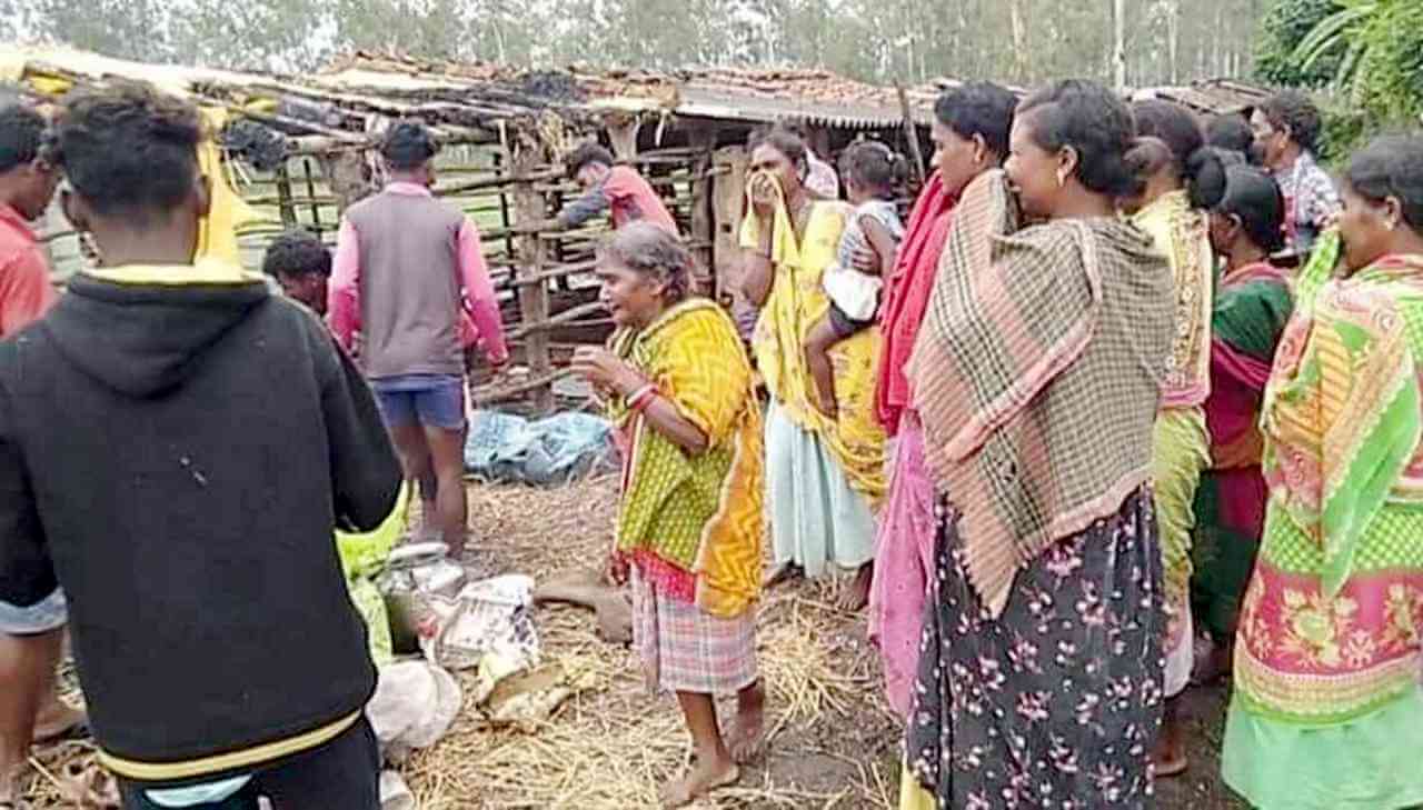 অমৃত মহোৎসব! : আদিবাসী পরিবারের ঘরবাড়ি পুড়ল উড়িষ‍্যায়