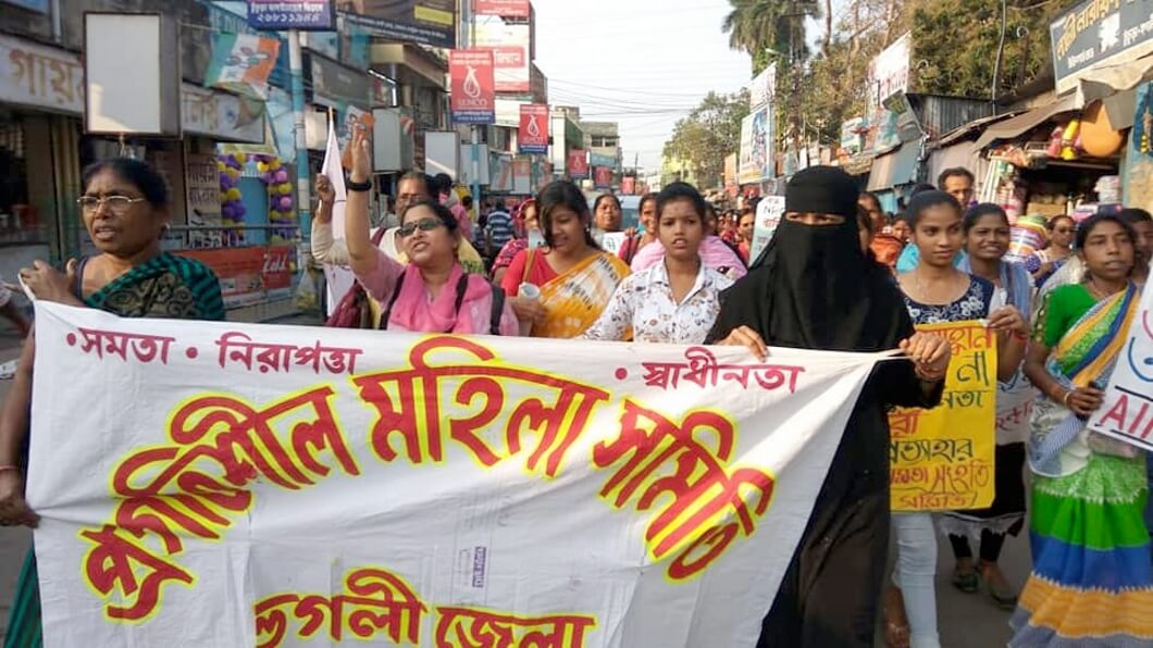 জাত-ধর্ম নির্বিশেষে নারীরা লড়াইয়ের সামনের সারিতে