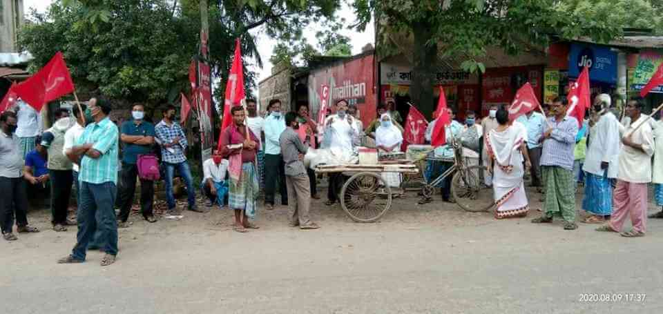 ঐতিহাসিক ভারত ছাড়ো দিবসে আওয়াজ উঠলো - কর্পোরেটরা কৃষি থেকে দূর হঠো, কর্পোরেটের দালাল মোদি সরকার হঠাও - দেশ বাঁচাও!