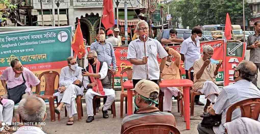 কৃষক বিরোধী অধ্যাদেশ প্রত্যাহার করার দাবিতে বিক্ষোভে লক্ষ লক্ষ কৃষক