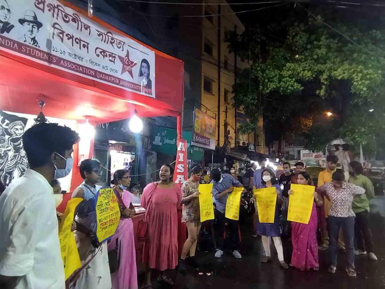 ছাত্রীদের উপর দিল্লী পুলিশের নৃশংস যৌন-নির্যাতনের বিরুদ্ধে প্রতিবাদ