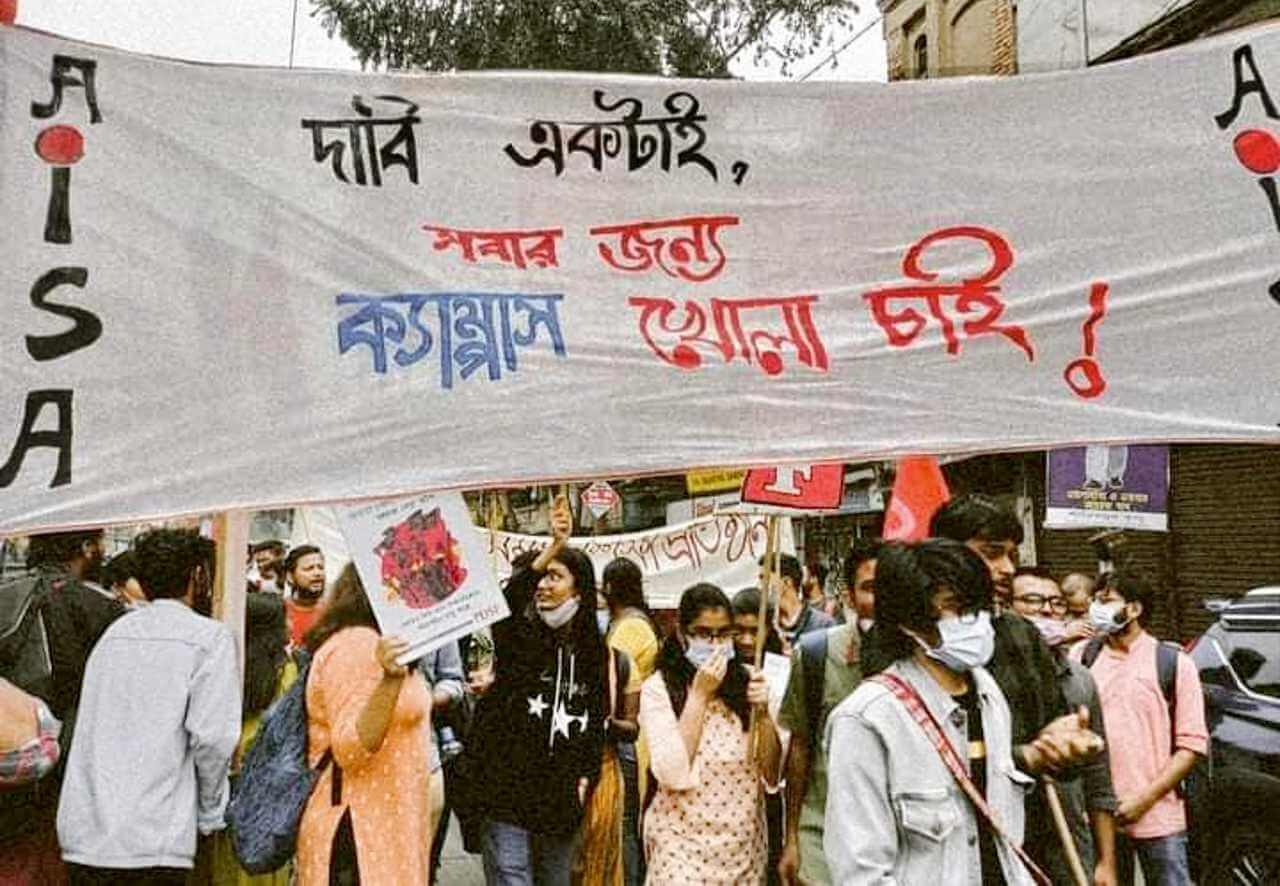 দাবি একটাই—ক্যাম্পাস খোলা চাই