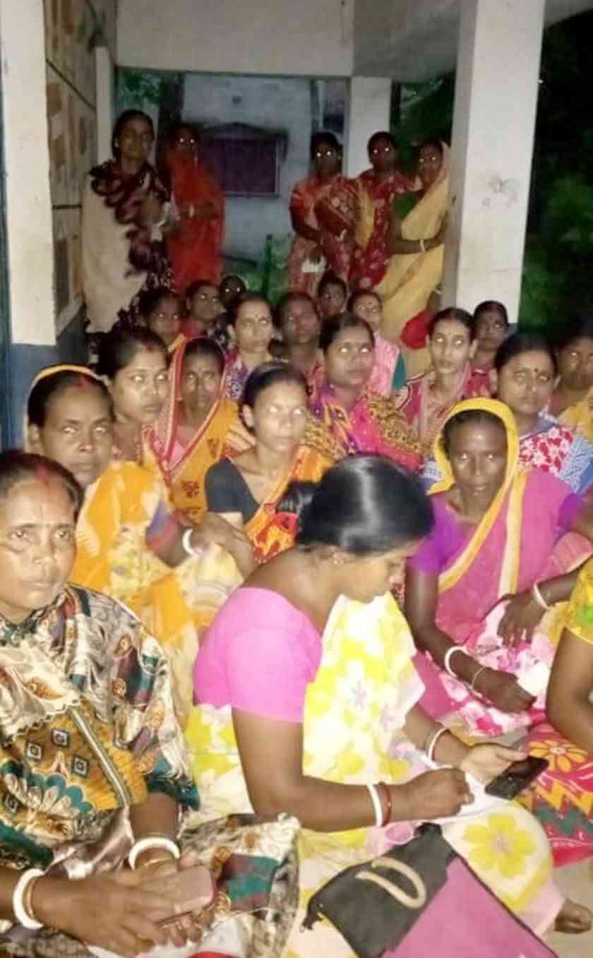 ঋণ মুক্তির লড়াইয়ে মহিলারা ঐক্যবদ্ধ হচ্ছেন, ছড়িয়ে পড়ছে লড়াই