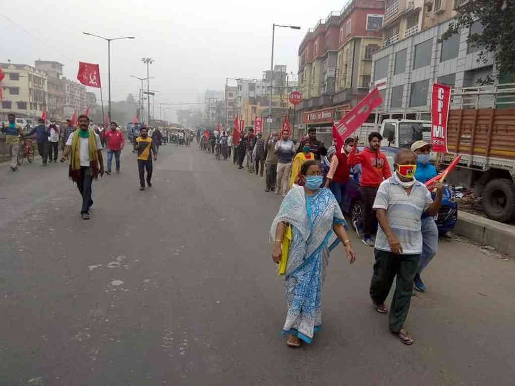 বেলঘরিয়ায় ধর্মঘটের দিন মিছিল, অবরোধ