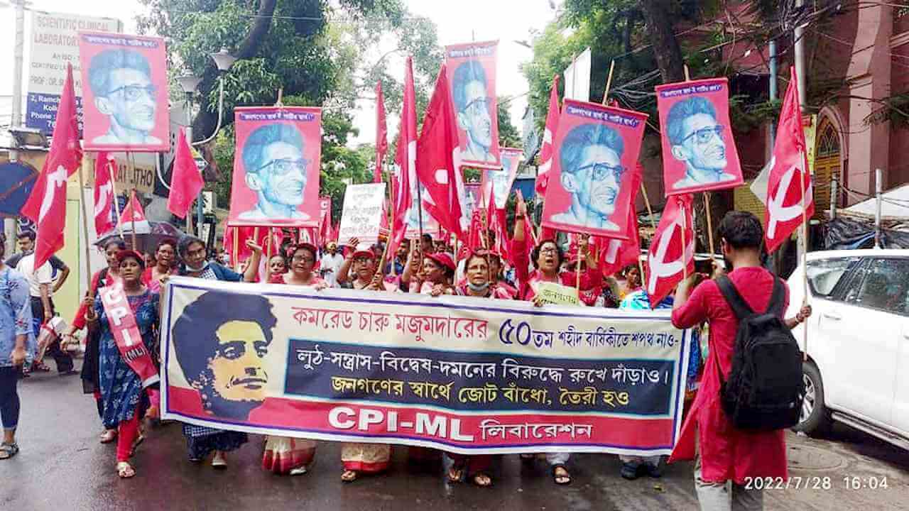 আলো আর অন্ধকারে জেগে থাকে স্থির দুটি চোখ পথের লড়াই বলে বিপ্লব দীর্ঘজীবী হোক!