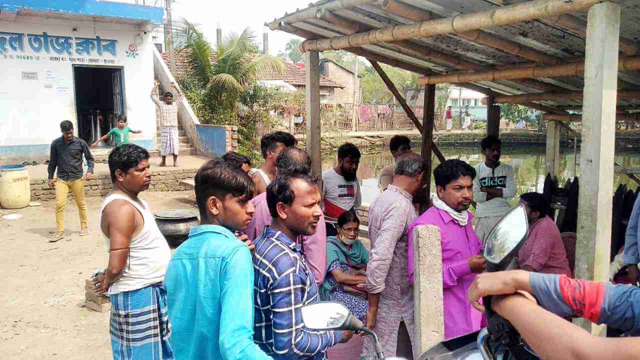 খুনী পুলিশের কঠোর শাস্তির দাবিতে এককাট্টা আনিসের গ্রাম