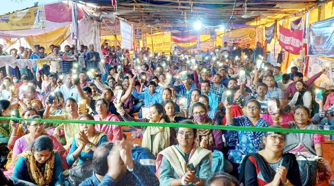 মমতার শাসনতন্ত্র ডেকে আনছে গৈরিক বাহিনীকে