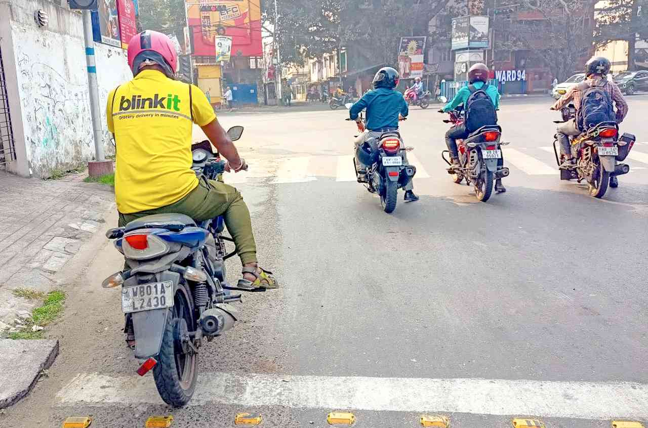 ডেলিভারি বয়দের ওপর কোম্পানির নতুন আঘাত