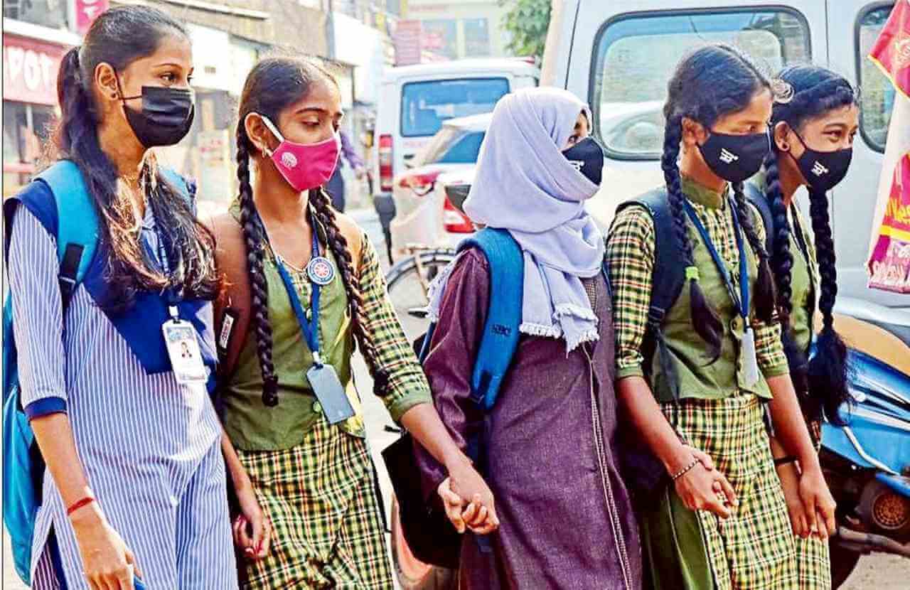 মেয়েরা কী পরবে, কী পড়বে — মেয়েরাই ঠিক করবে