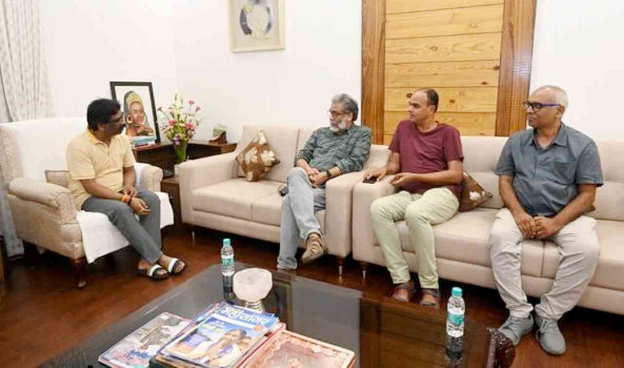 ঝাড়খণ্ড মুখ্যমন্ত্রীর সাথে দেখা করলেন দীপঙ্কর ভট্টাচার্য