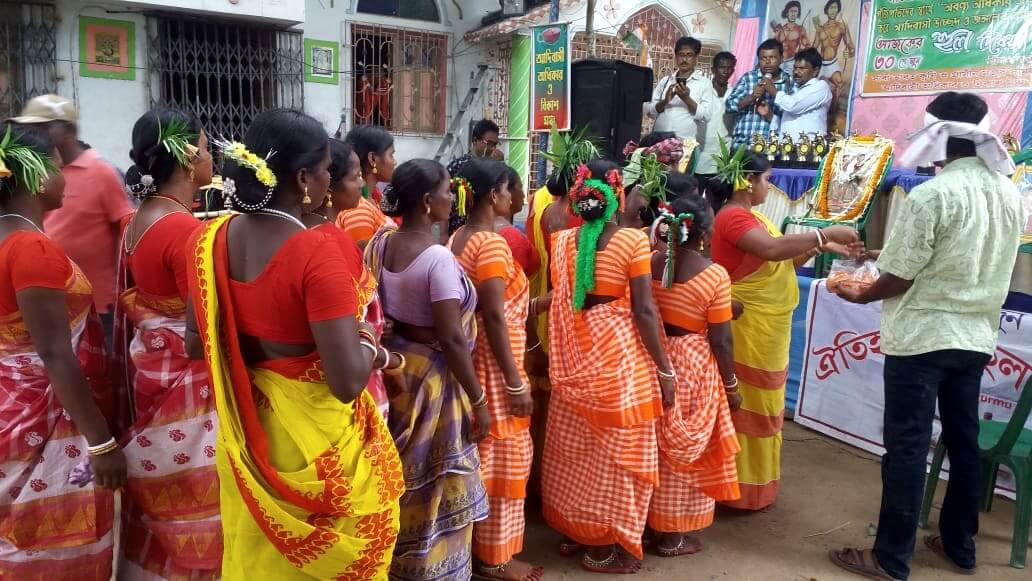আদিবাসীদের নৃত্য-গীত পরিবেশন ও লড়াইয়ের শপথ নিয়ে হূল দিবসের মহোৎসব