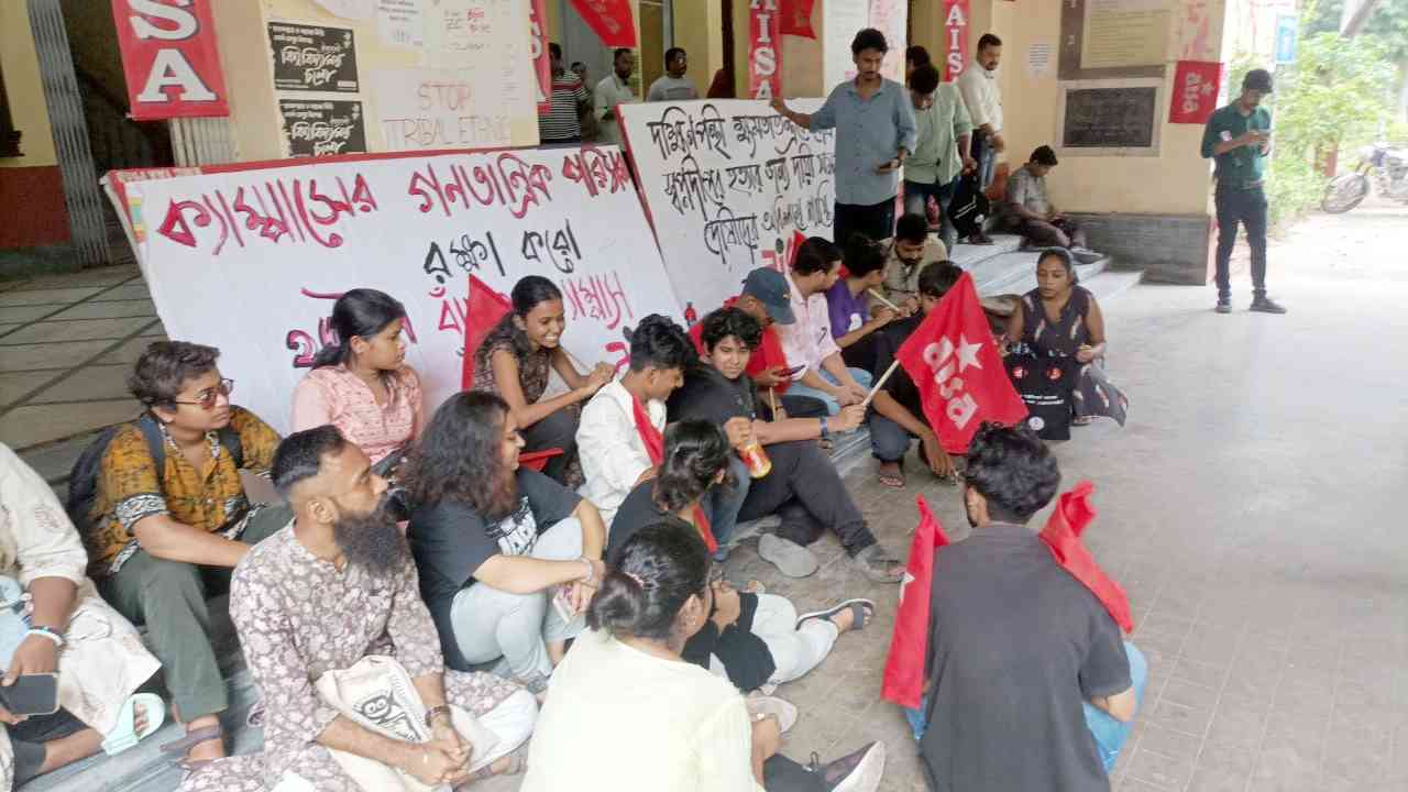 স্বপ্নদীপের মৃত্যুর সুবিচার এবং র‍্যাগিং-মুক্ত ক্যাম্পাসের দাবিতে  যাদবপুরে বামপন্থী ছাত্রছাত্রী সংগঠনগুলি লড়ছে