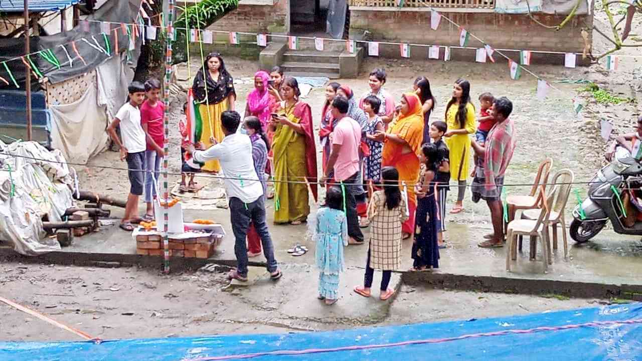 স্বাধীনতা দিবসে মুক্তির স্বাদ কদম্বগাছির কালসারা গ্রামে