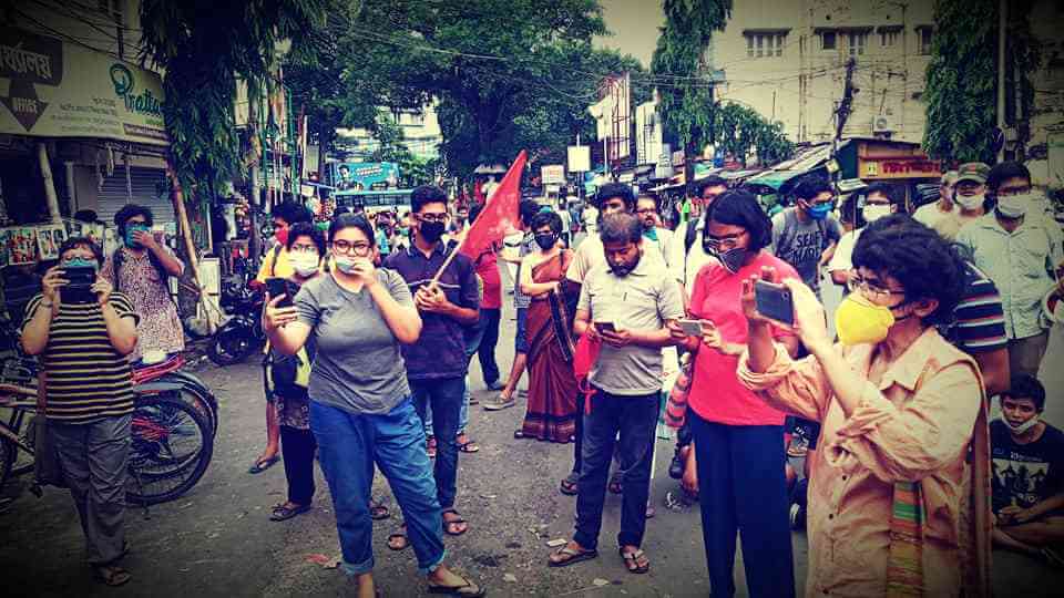 কাশ্মীরের মানুষের পাশে