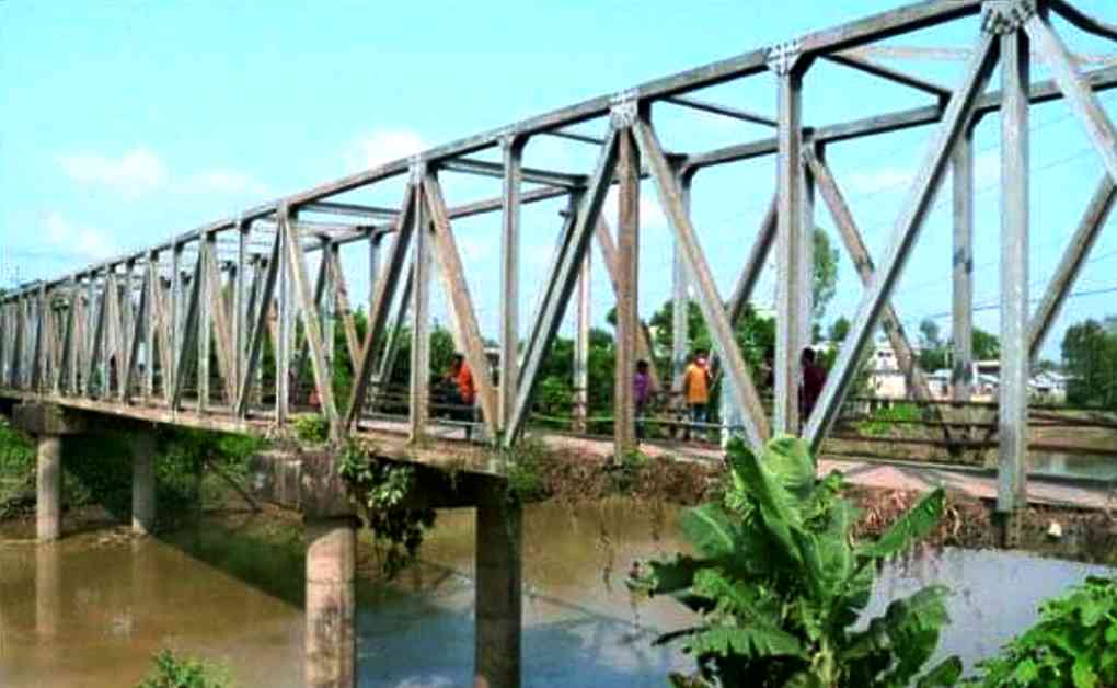 নব্য বাবুদের হাট গ্রাস করছে খোয়াই বন এবং আদিবাসীদের গ্রাম ও জীবনযাত্রা