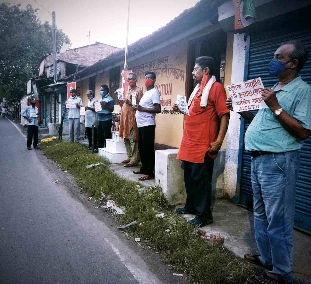 নয়া শ্রমকোড ও আমলা নির্ভর সরকারি ব‍্যবস্থায় বঞ্চিত অসংগঠিত শ্রমিকদের অধিকার