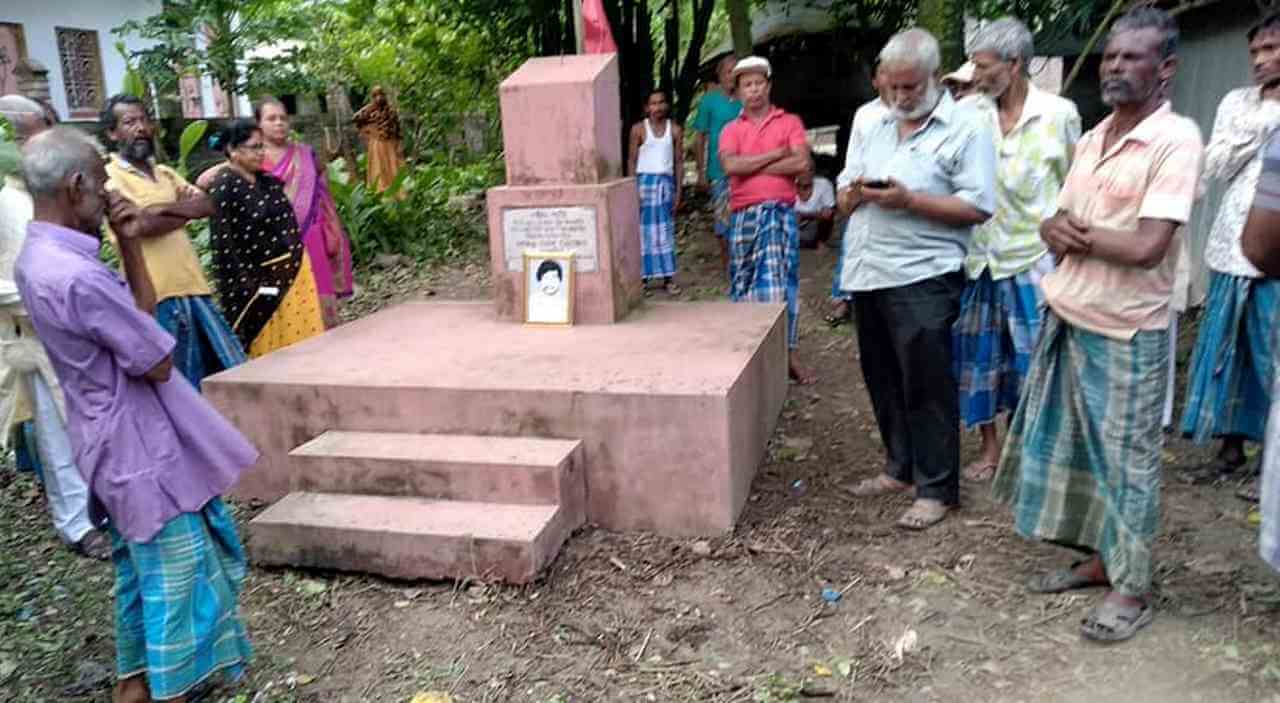 আঁকড়ে ধরে রাখতে হবে তাঁদের পথ