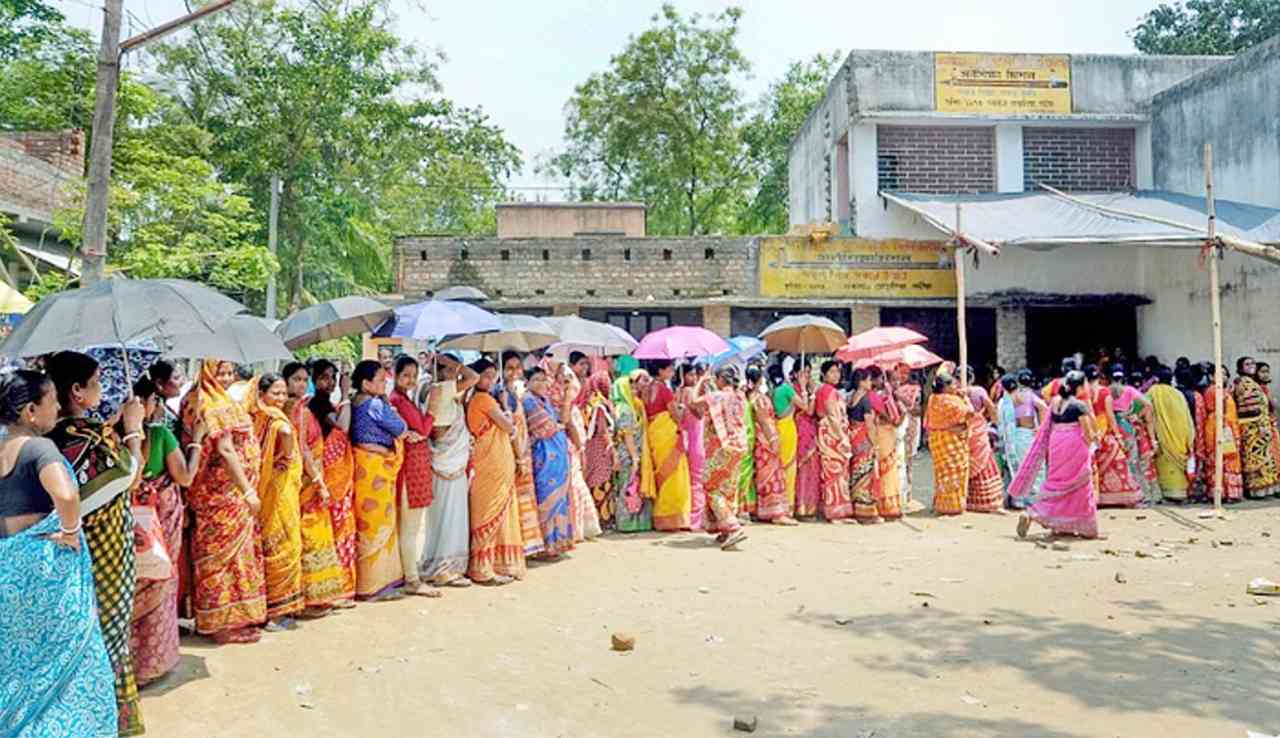 পঞ্চায়েতি রাজে মেয়েদের ভূমিকা শক্তিশালী করুন