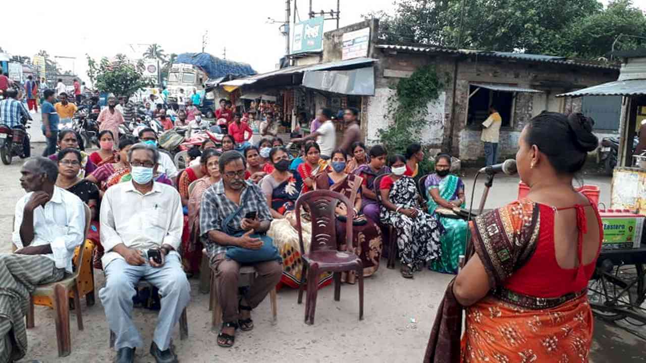 মূল্যবৃদ্ধির বিরুদ্ধে নদীয়ায় মহিলাদের প্রতিবাদ