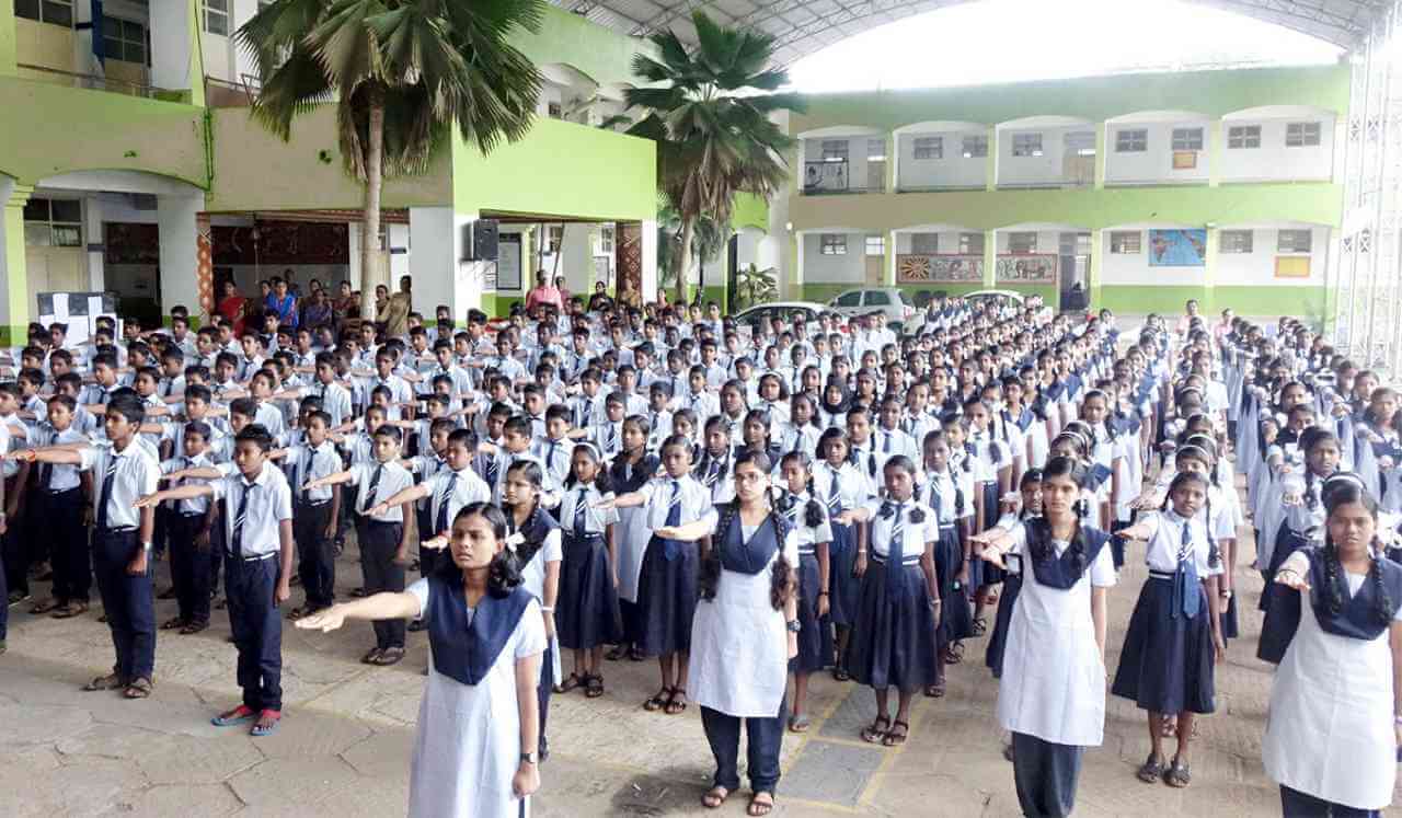 ঘটনা ও প্রবণতা : মিলছে শুধু অর্ধেক বরাদ্দ, অথচ খরচ বেড়েছে অনেক, বহু স্কুল সমস্যায়