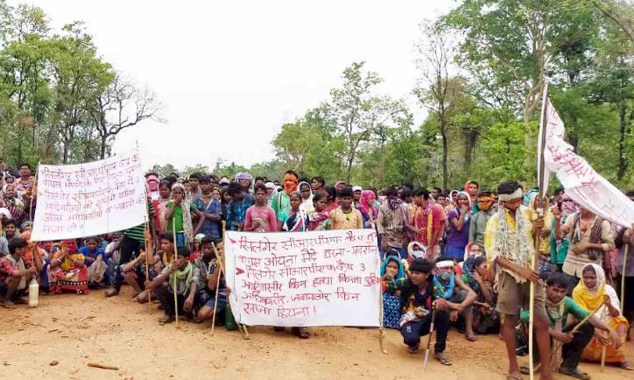 আদিবাসী যুবরা আন্দোলনের নেতৃত্বে