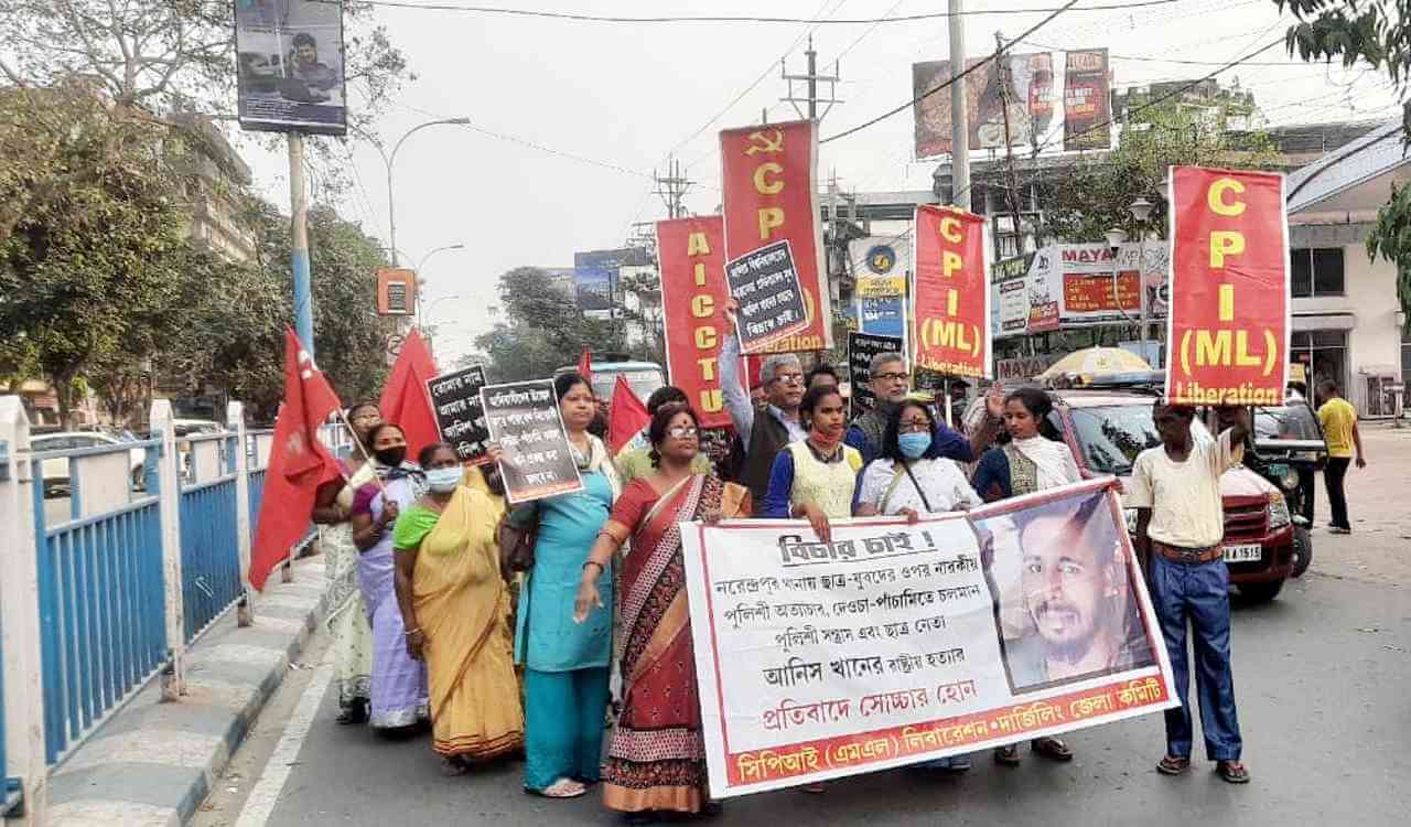 আনিস খান ও তুহিনা খাতুনের হত্যা ও নরেন্দ্রপুরে দোষীদের শাস্তির দাবিতে শিলিগুড়িতে বিক্ষোভ মিছিল