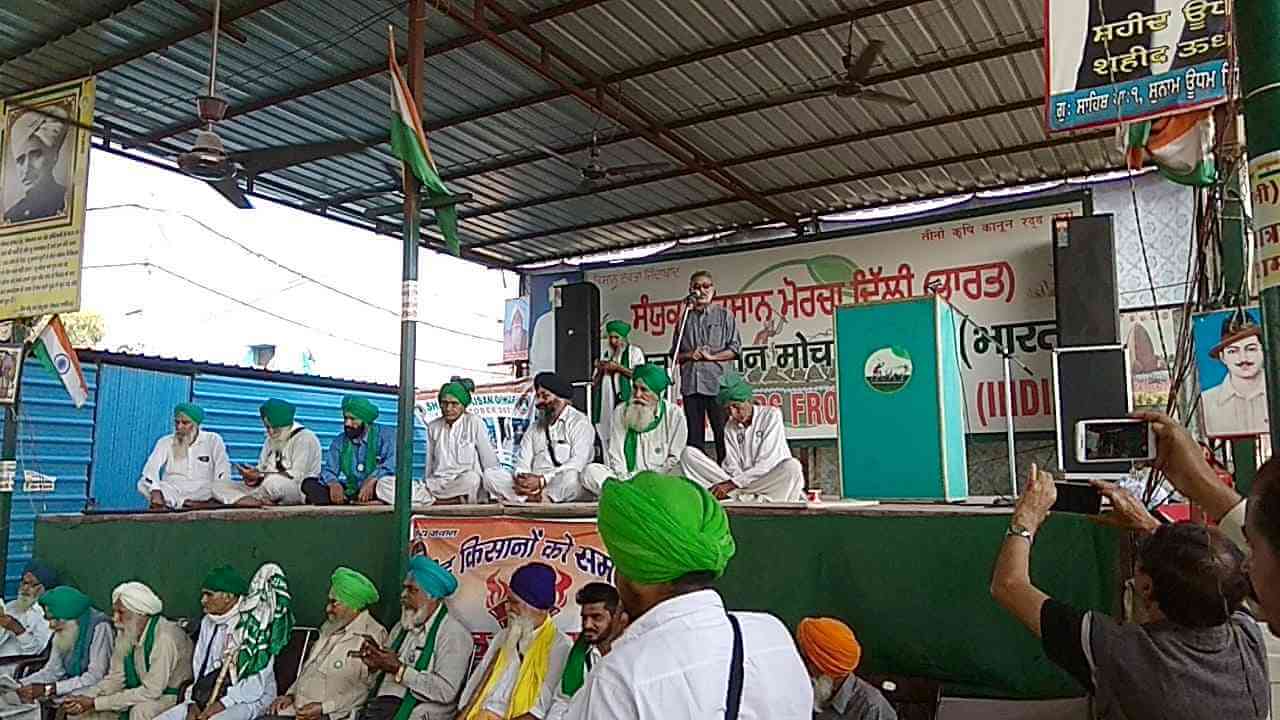 টিকরি বর্ডারে দেখলাম হাতে হাত রেখে একসাথে বেঁচে থাকা