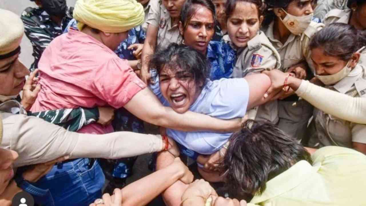 মহিলা কুস্তিগিরদের আন্দোলন : এক উজ্জ্বল উদাহরণ