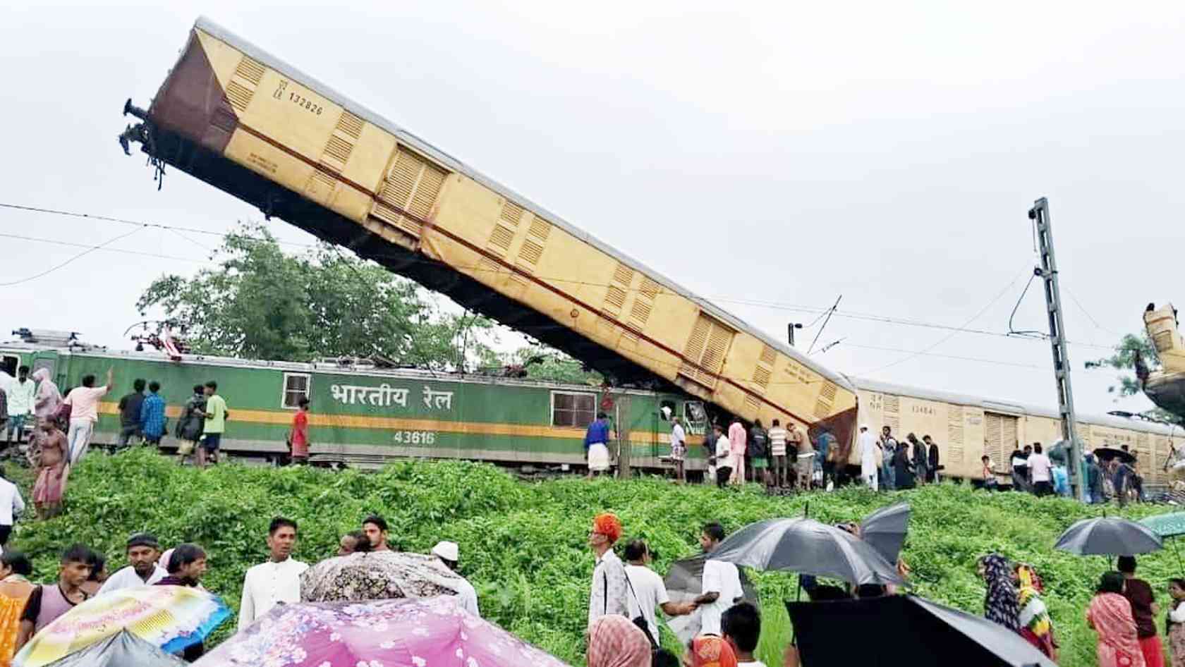 कंचनजंगा एक्सप्रेस दुर्घटना रेलवे सुरक्षा में लगातार हो रही आपराधिक लापरवाही का नतीजा है
